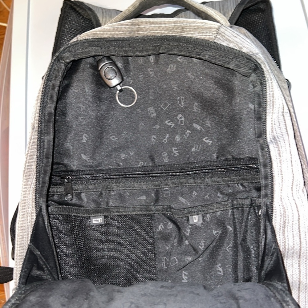 Veevan Backpack - Picture 6 of 8
